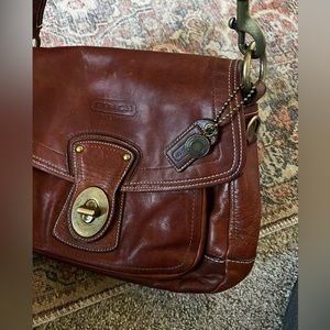 Coach Legacy Vintage “Ali” bag in the color Whiskey.